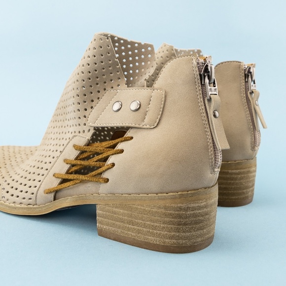 Ariel Ankle Boot - Picture 2 of 3